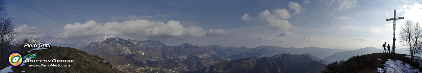 86 Panoramica di vetta Monte Gioco verso la Val Serina.jpg